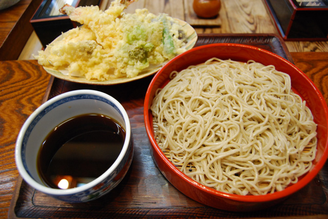 丹精込めた一品！“天ぷらそば”